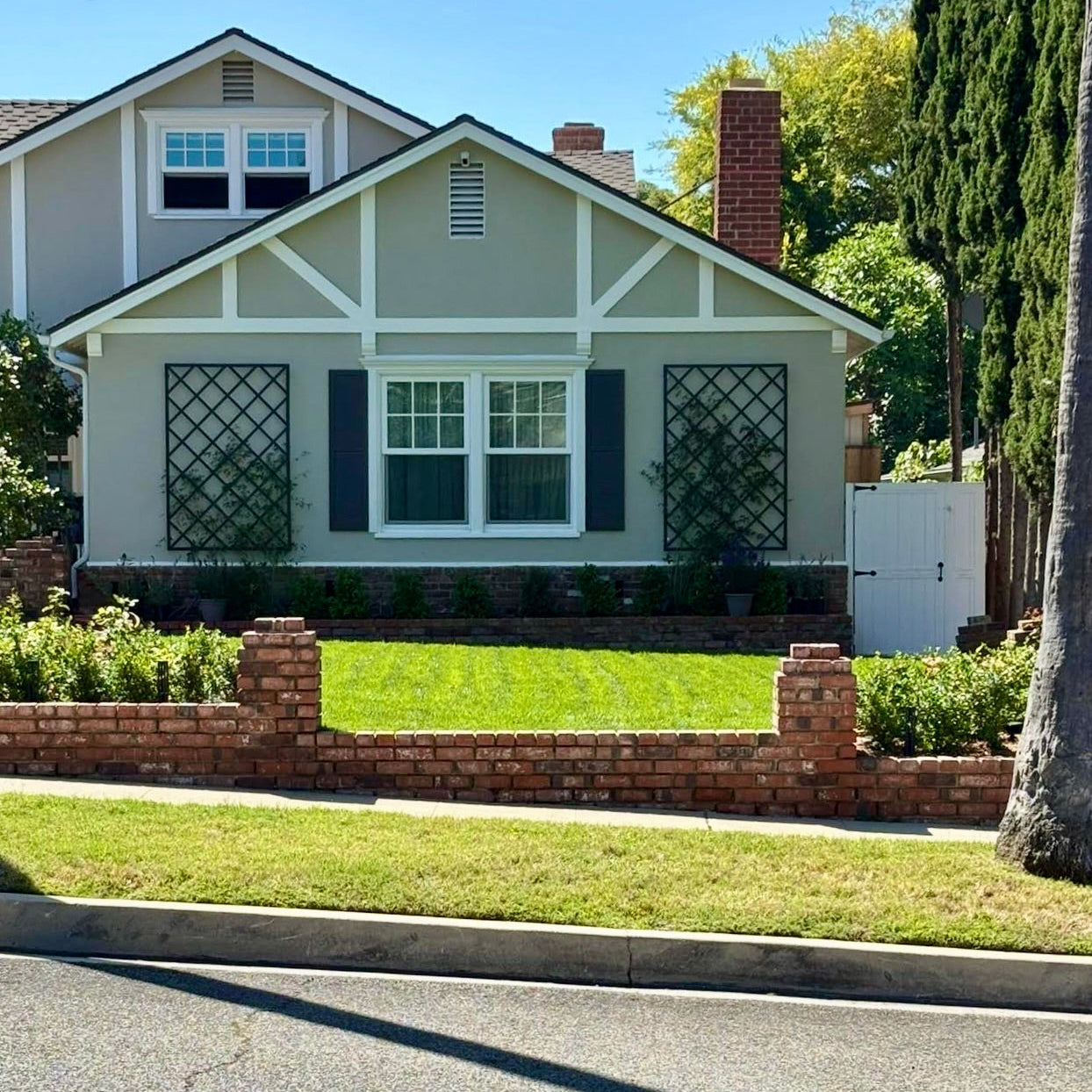 bold thick meta diamond trellis in black
