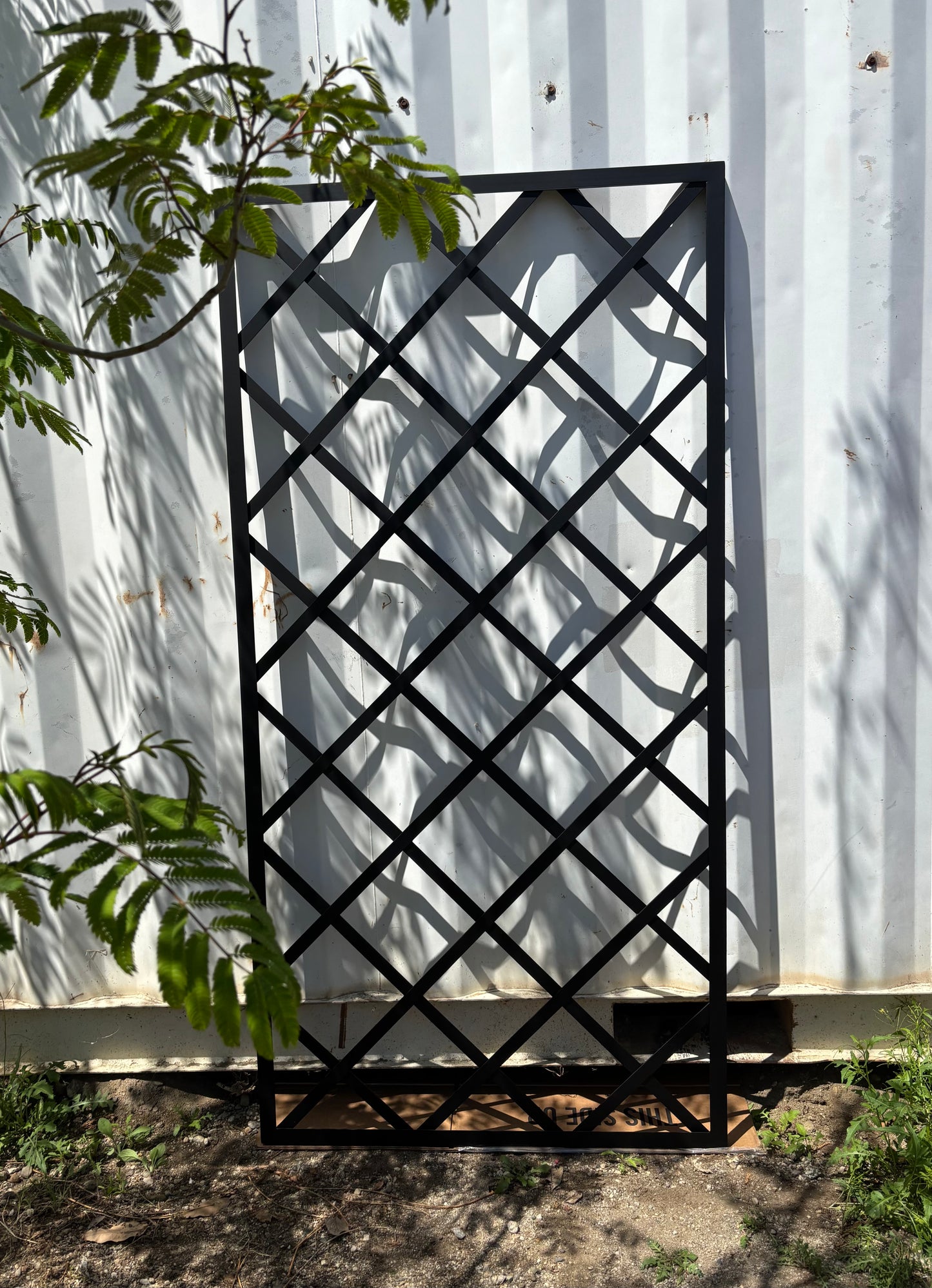 100% Solid Metal Diamond Grid Wall Trellis