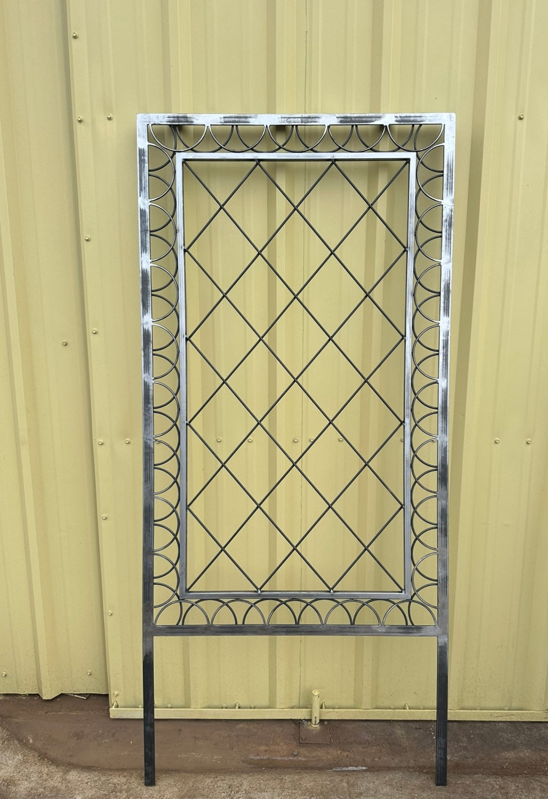 Ornamental Diamond Metal Garden Fence Trellis