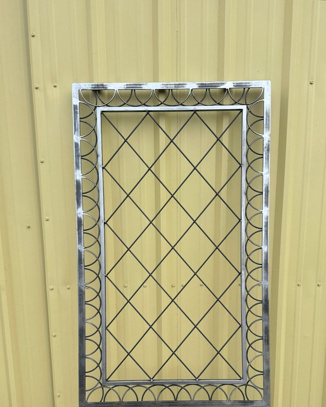 Ornamental Diamond Metal Garden Trellis