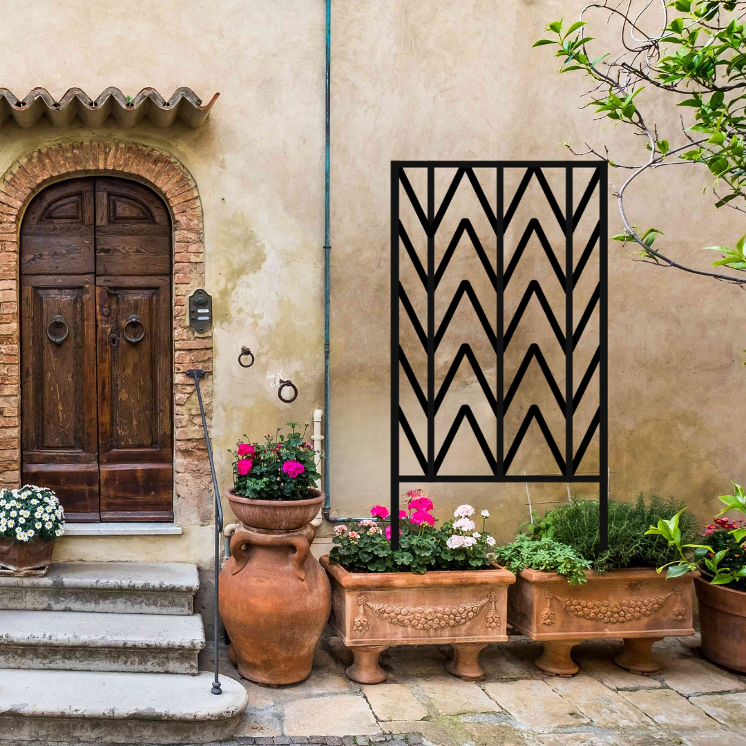 Pacific Palm Fanned Stand Alone Trellis