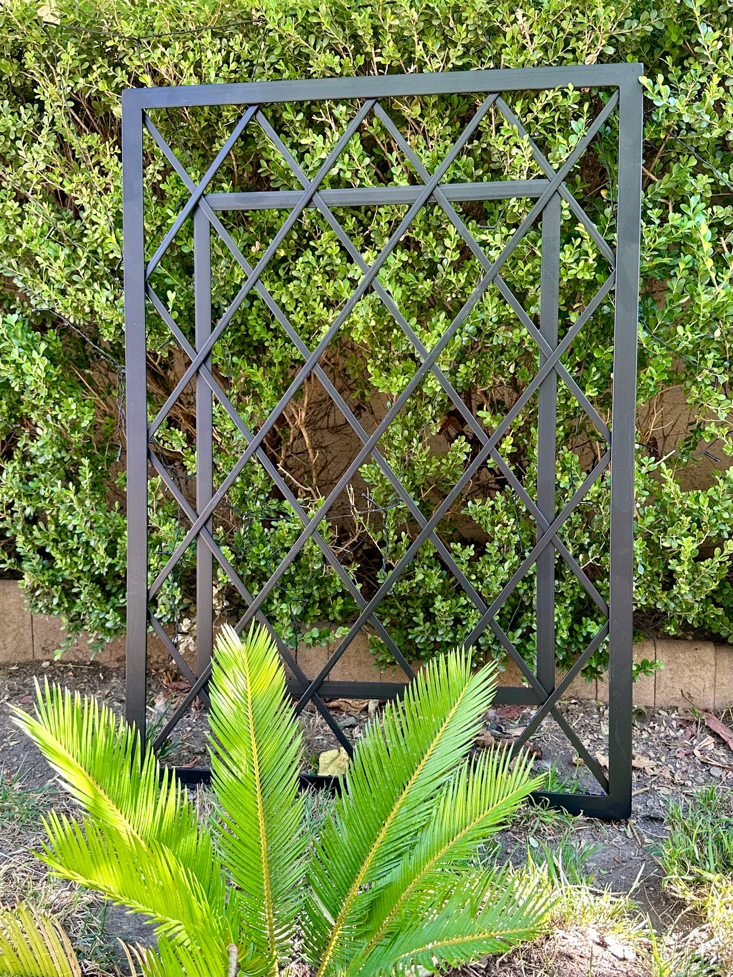 Inverted Diamond Trellis Privacy Stand Alone Trellis