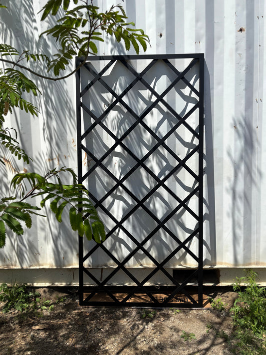 100% Solid Metal Diamond Grid Wall Trellis