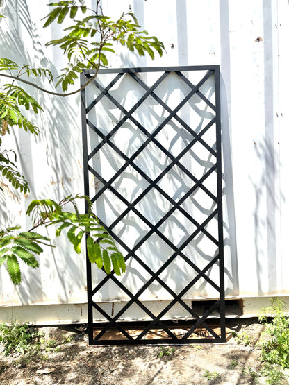 100% Solid Metal Diamond Grid Wall Trellis