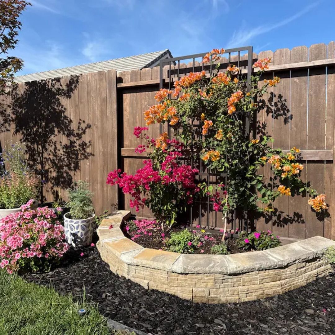 Urban Overlap Square Metal Wall Mounted Trellis
