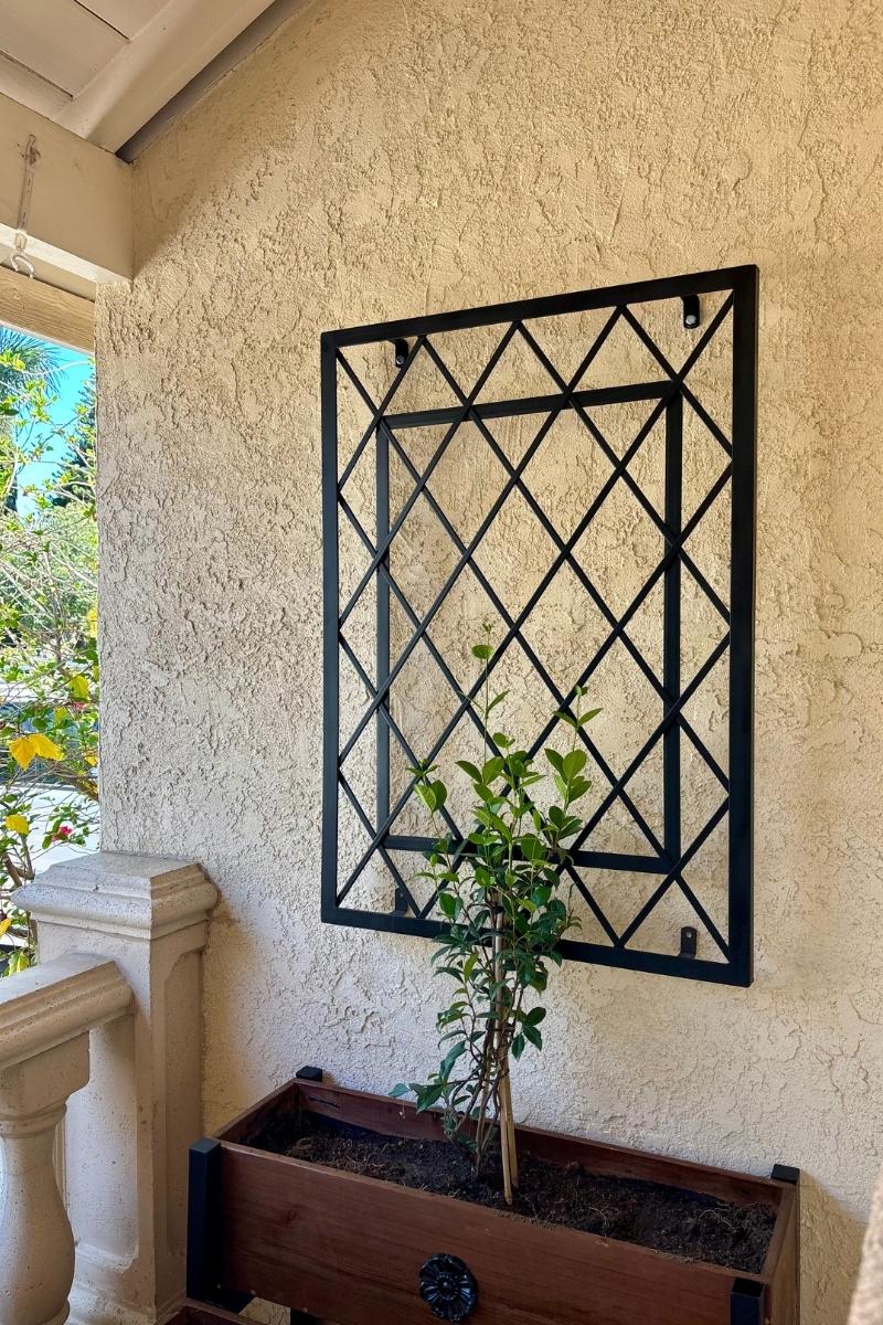 Inverted Diamond Trellis Privacy Stand Alone Trellis