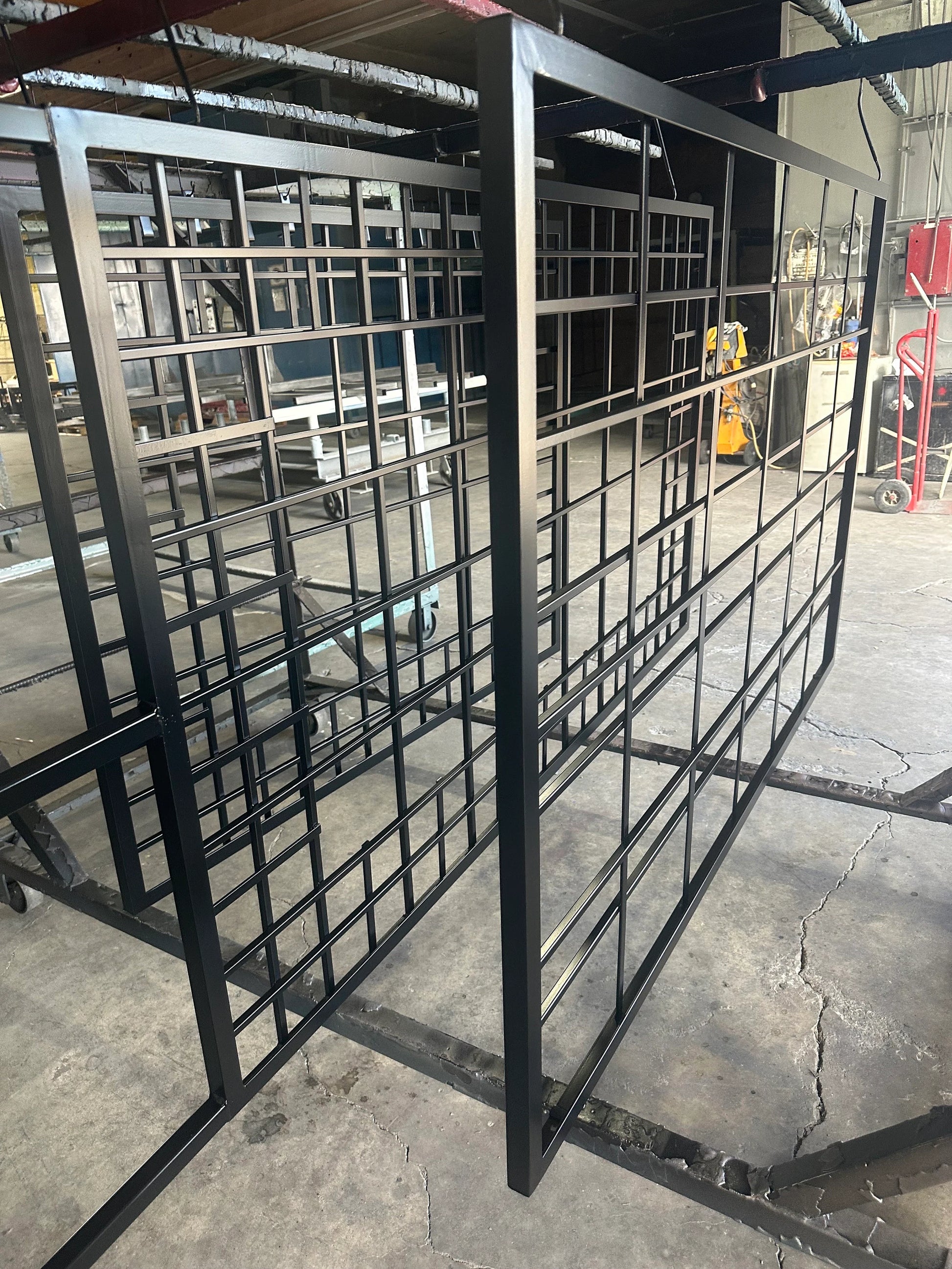 powder coated square grid trellis